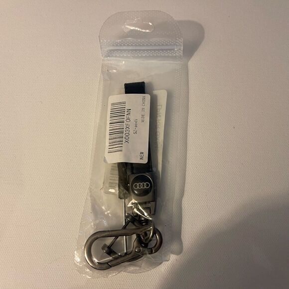 Audi key Fob Keychain in Black Leather with Logo NWT - Picture 4 of 4